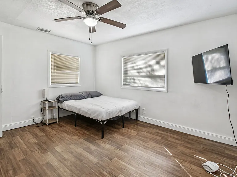 3918 E Clifton St — Photo 10