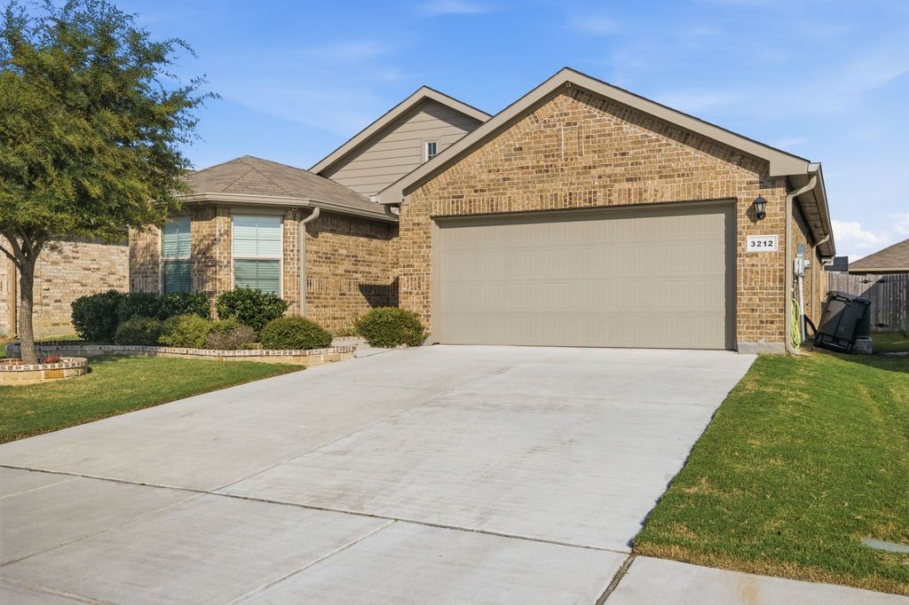 3212 Quiet Valley Rd, Fort Worth, TX - View 2