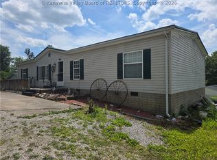 162 Pine Grove Dr, Culloden, WV 25510