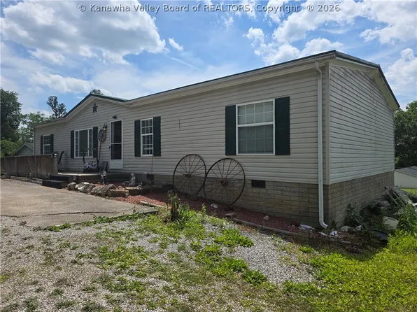 162 Pine Grove Dr, Culloden, WV 25510
