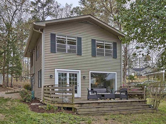 3rd image of 228 Lakeshore Dr