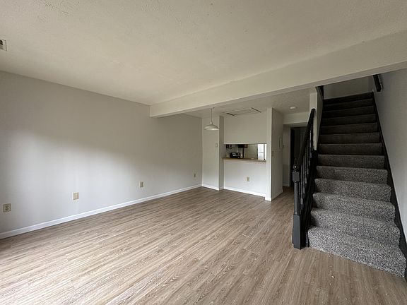 5th image of 1243 Green Valley Dr