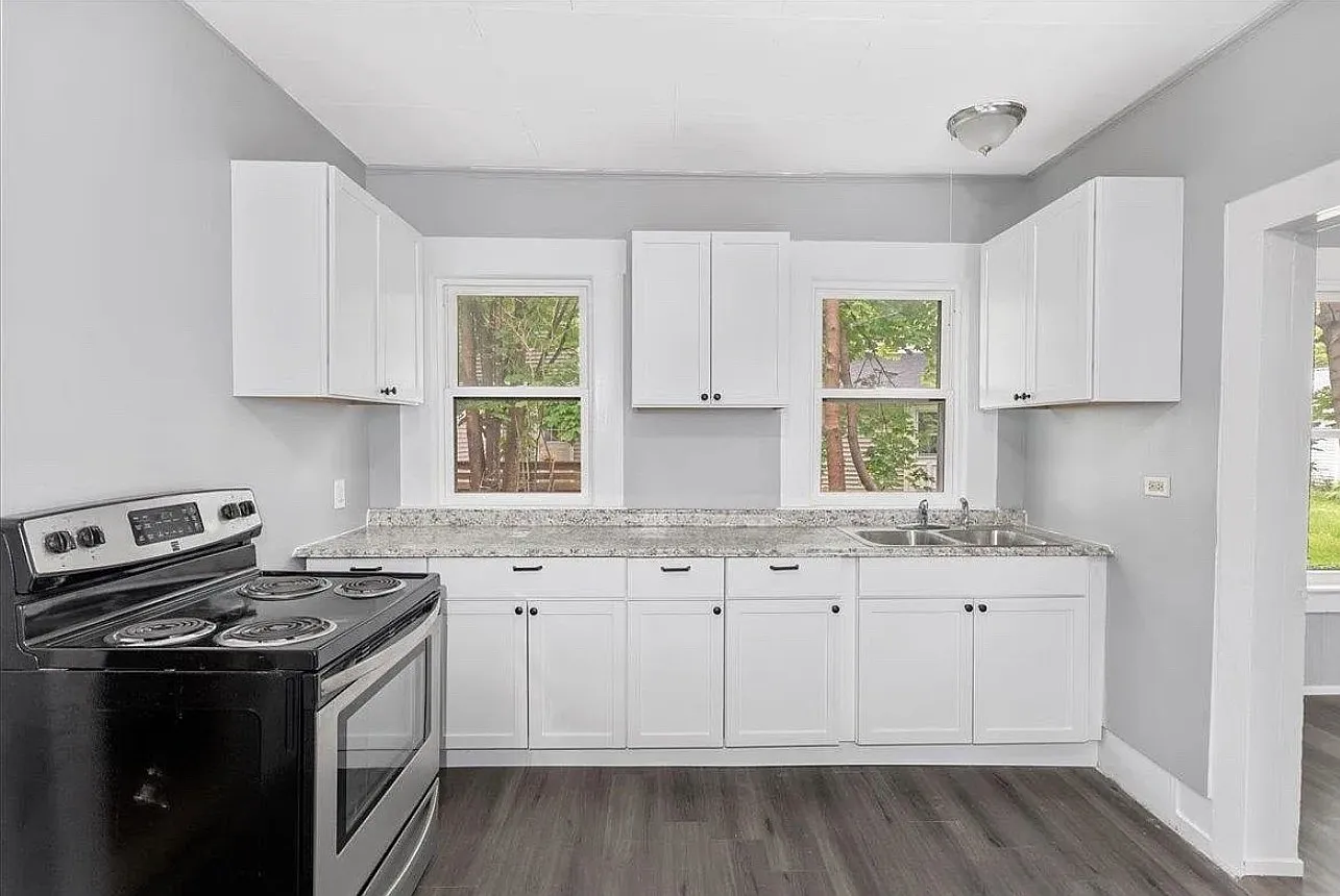 4 bed, 1068 sqft, $2,300 — Photo 4
