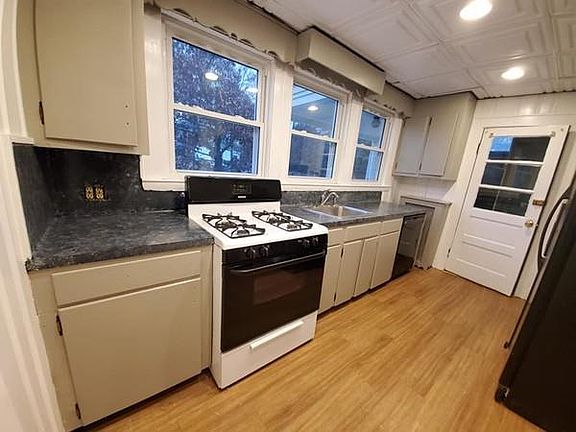 2nd image of 16 Laurel Ave #1