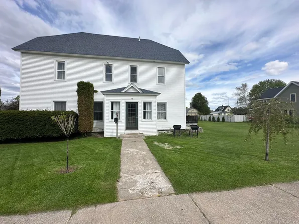 311 W Harrie St, Newberry, MI 49868