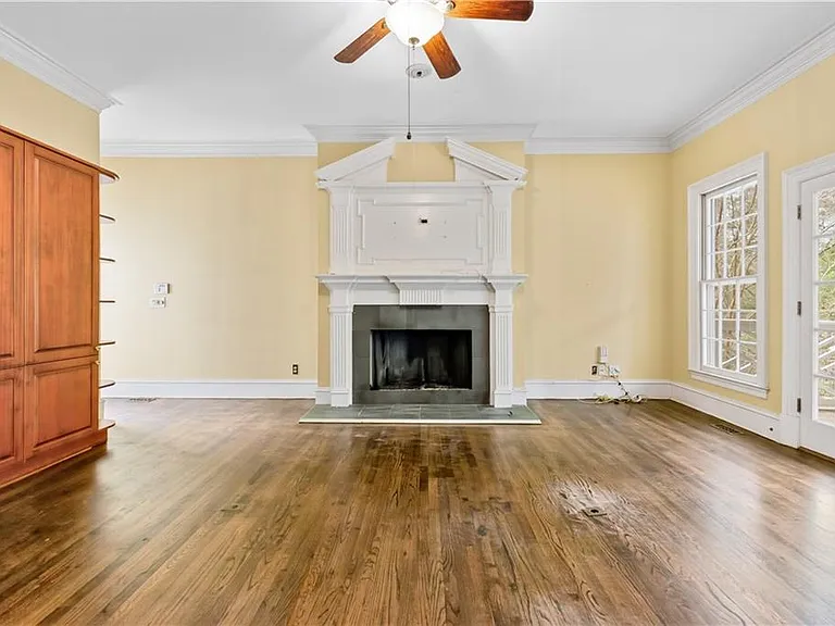 430 W Wesley Rd NW — Photo 26