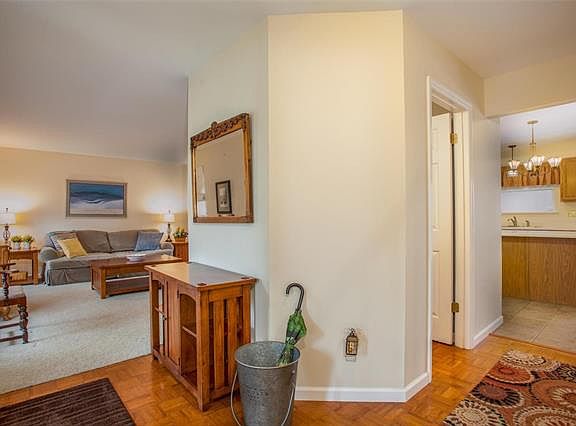4th image of 340 Arbor Glen Dr