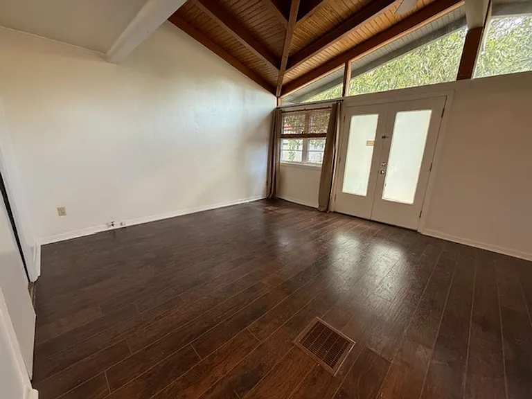 2073 Highland Ave — Photo 13