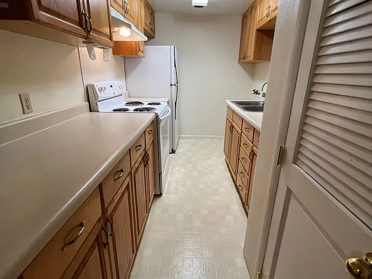 221-223 E Sunset Dr. — Photo 9