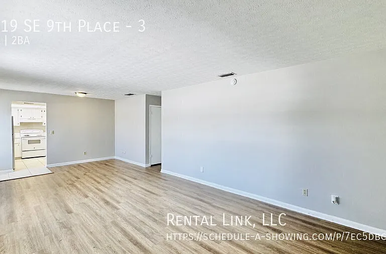 3619 SE 9th Pl #3 — Photo 3