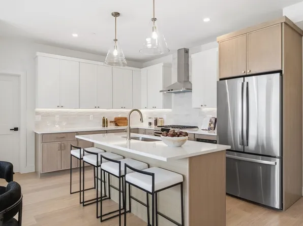 28 Geneva St #205R, Boston, MA 02128