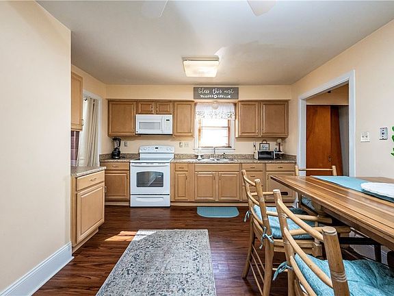 5th image of 411 Bovard St