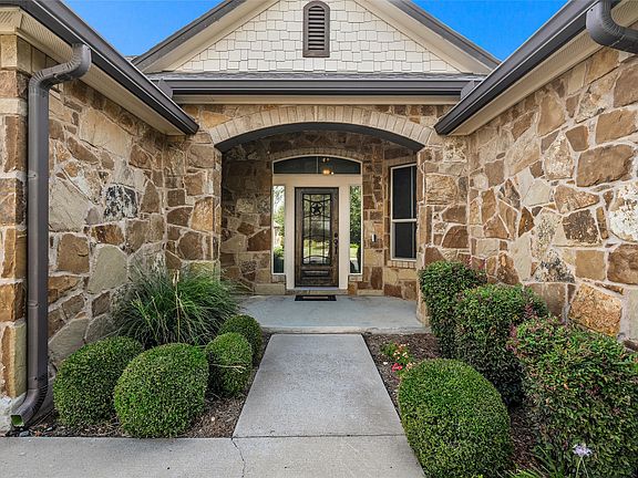 3rd image of 1201 Drummond Cir