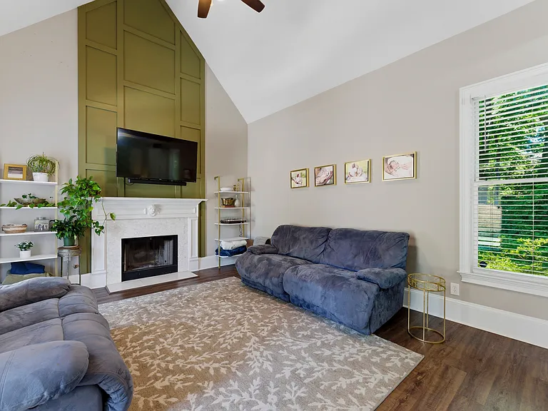 3052 Trafalgar Way — Photo 10