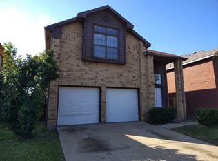 702 Meadowcreek Ct, Garland, TX 75043