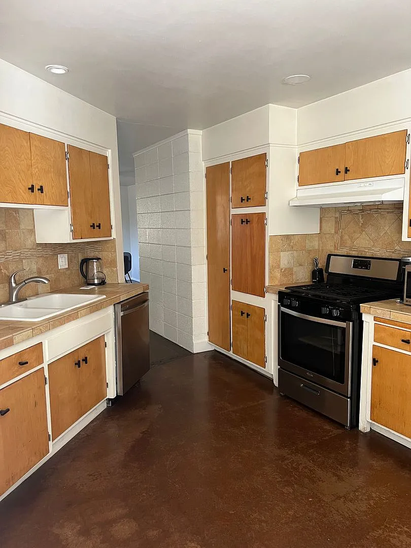 2 Bedroom Unit In Central Phoenix Near Downtown — Photo 3