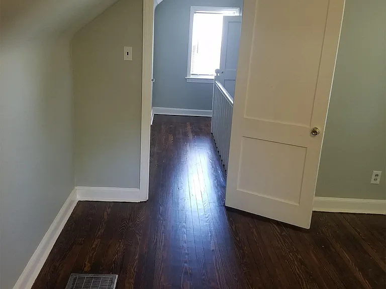 215 W 3rd St — Photo 14