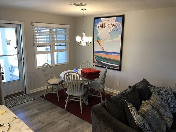 2nd image of 1427 N Oakhill Dr Unit G