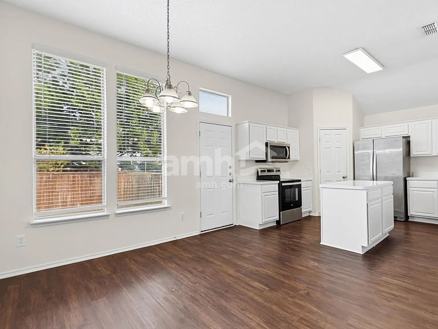 4 bed, 2.0 bath, 1770 sqft, $2,130 — Photo 4