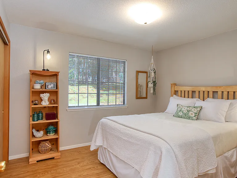 1540 Indiana Way — Photo 24