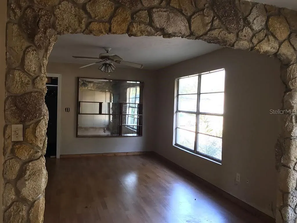 6 bed, 2.0 bath, 3000 sqft, $2,500 — Photo 4