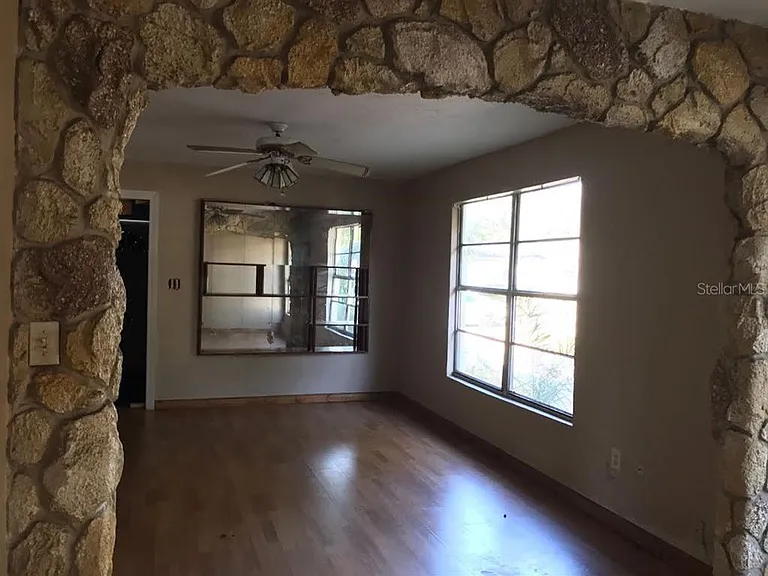 229 S Candler Ave — Photo 3