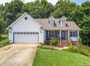 1806 Pipers Ridge Cir NW, Conover, NC 28613