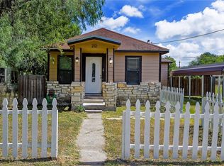 212 Hugh St, Sinton, TX 78387