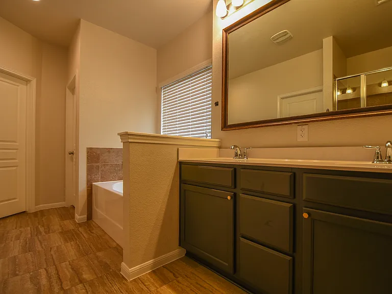 7712 Kendall Hill Dr — Photo 10