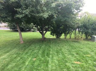917 Mill Pond Ln #919, Neenah, WI 54956