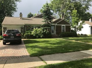 2795 Yorkshire Rd, Birmingham, MI 48009