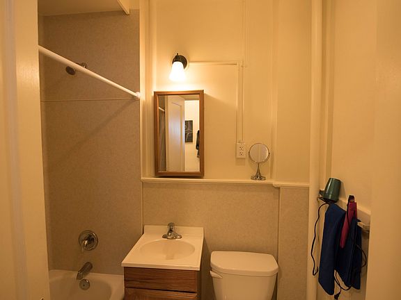 3rd image of 419 Queen Anne Ave N APT 208