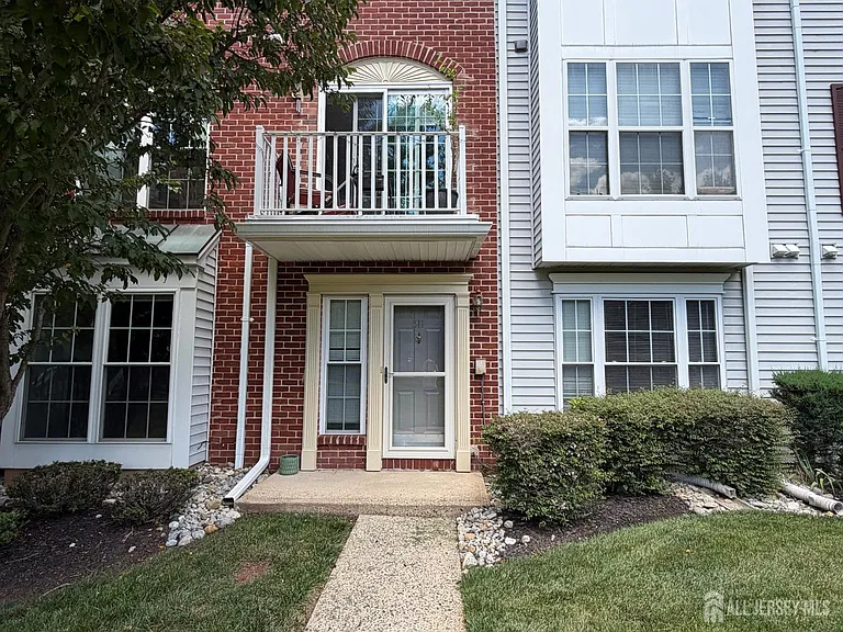 511 Dunn Cir — Photo 1