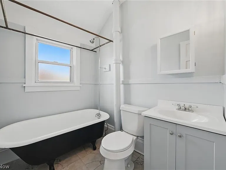 2471 Tremont Ave #UP — Photo 13