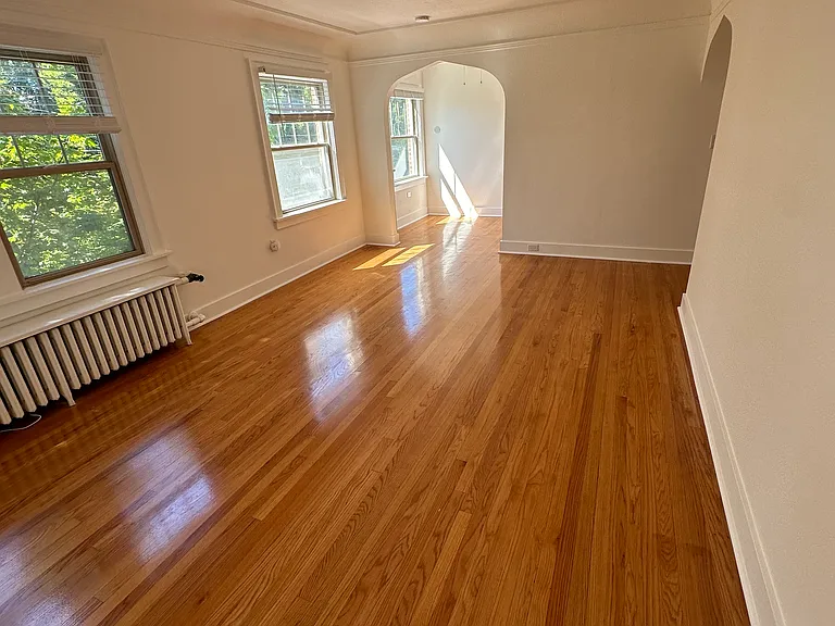 516 Summit Ave E #201 — Photo 3