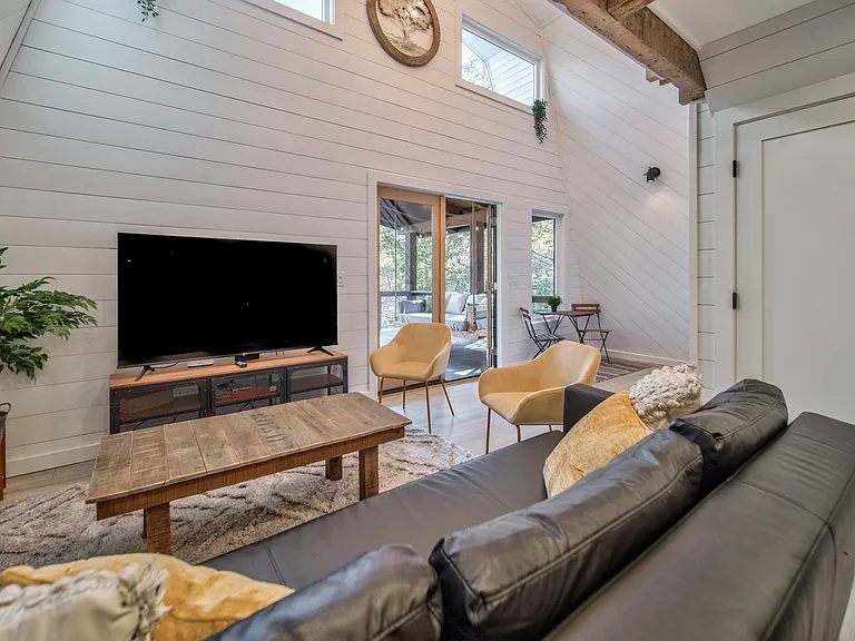 1011 Sky Hawk Mountain Rd — Photo 9