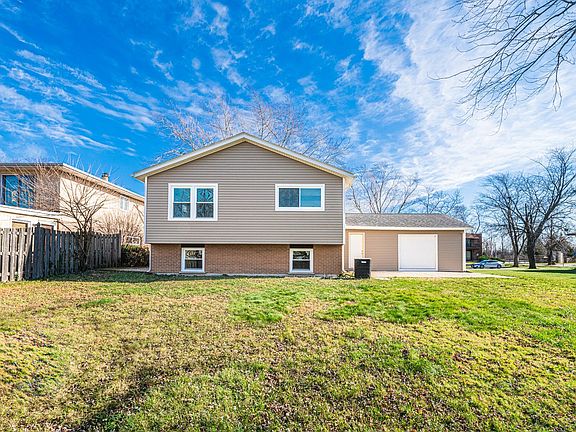 5th image of 22648 Pleasant Dr
