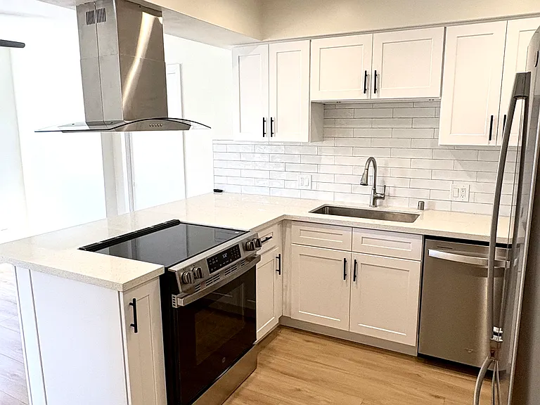 325 N Colorado Pl #7 — Photo 2