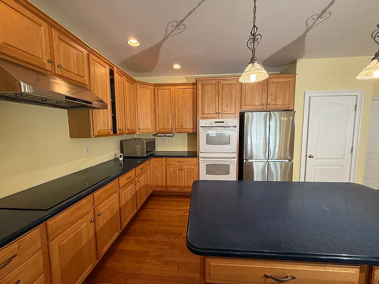 606 Winston Ln — Photo 18