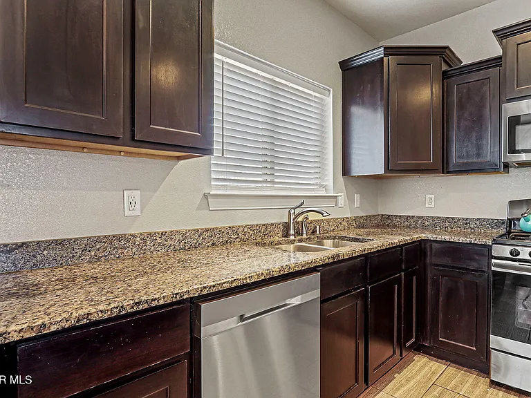 6549 Geyser — Photo 15
