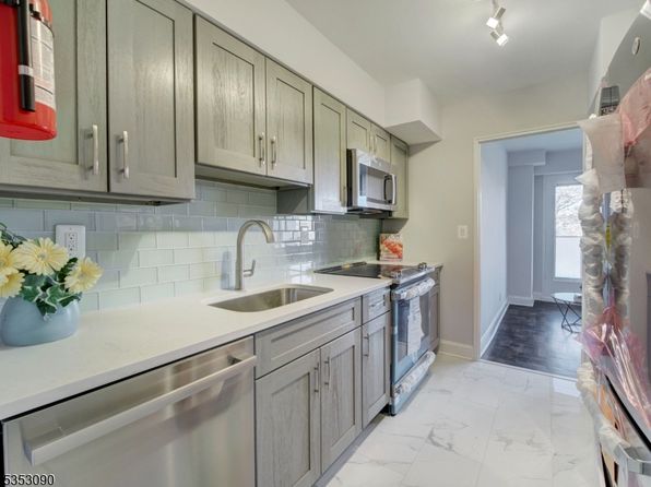 377 S Harrison Street #5H, East Orange City, NJ 07018