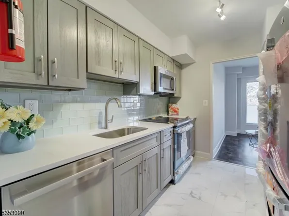 377 S Harrison Street #5H, East Orange City, NJ 07018