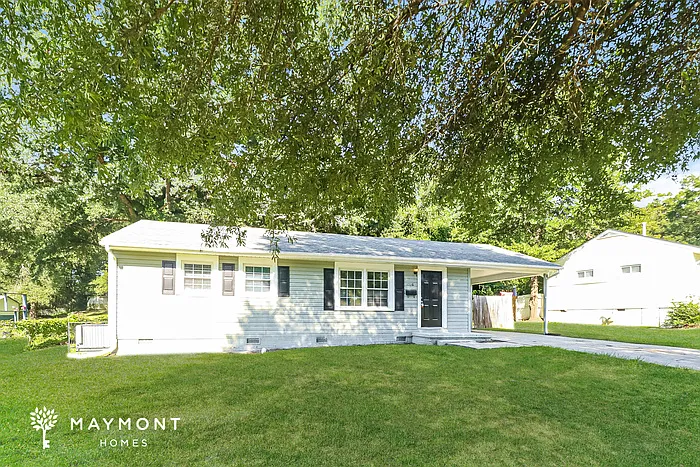 1026 Woodhill Dr — Photo 3