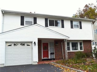 656 New Durham Rd, Metuchen, NJ 08840