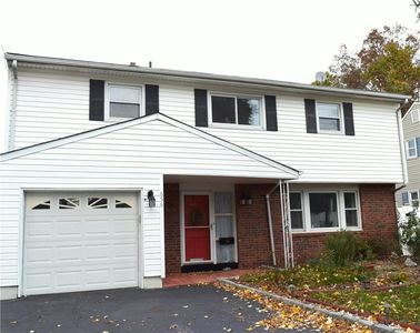 656 New Durham Rd, Metuchen, NJ, 08840
