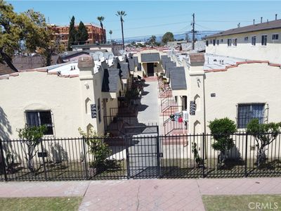 725 W 77th St, Los Angeles, CA, 90044