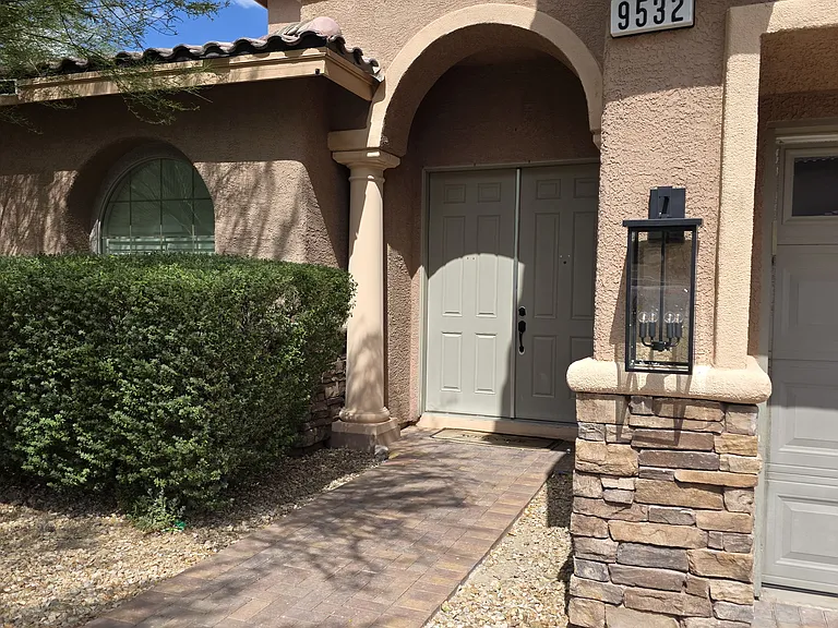 9532 Staff Ln — Photo 2
