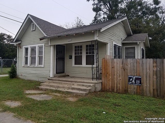 1st image of 2220 S New Braunfels Ave