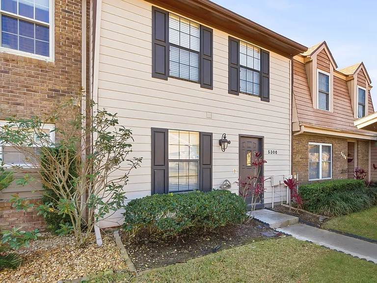 5306 Ridgewell Ct — Photo 1