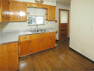 4th image of 11639 Parkway Dr